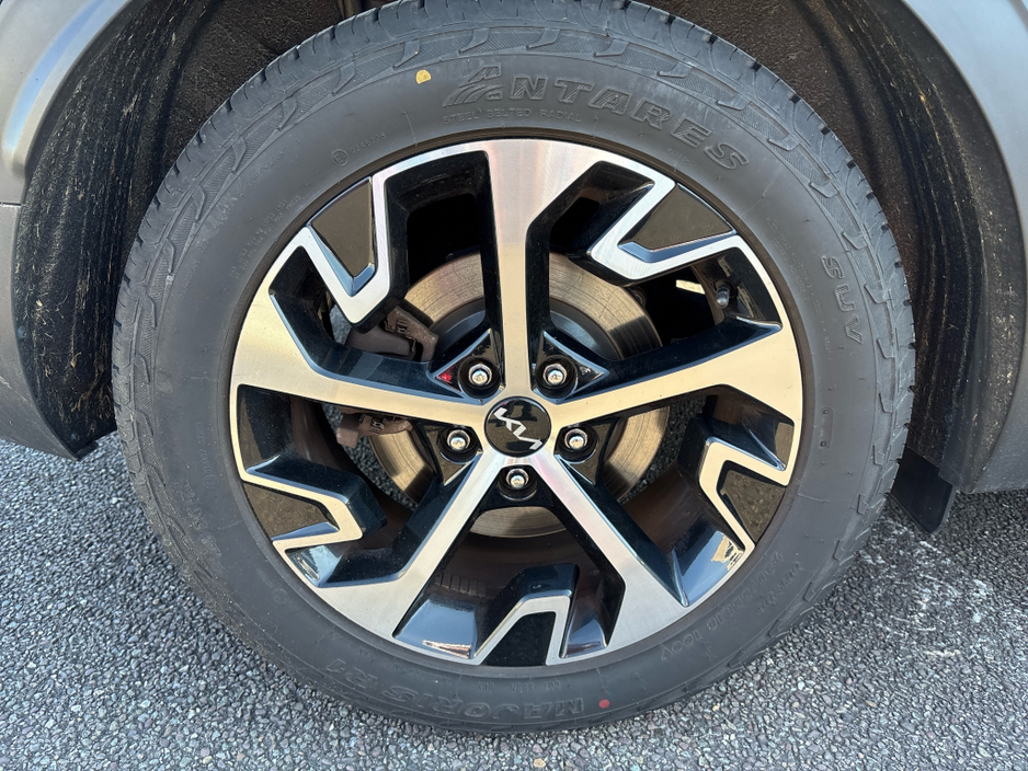 2022 Kia Sportage - image 4