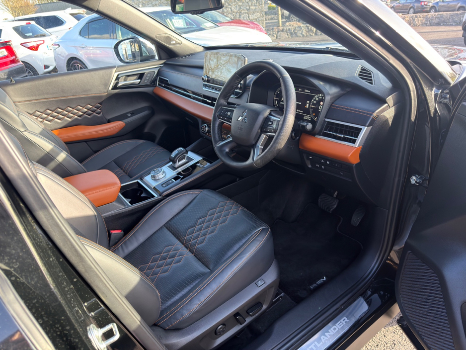 2023 Mitsubishi Outlander - image 5