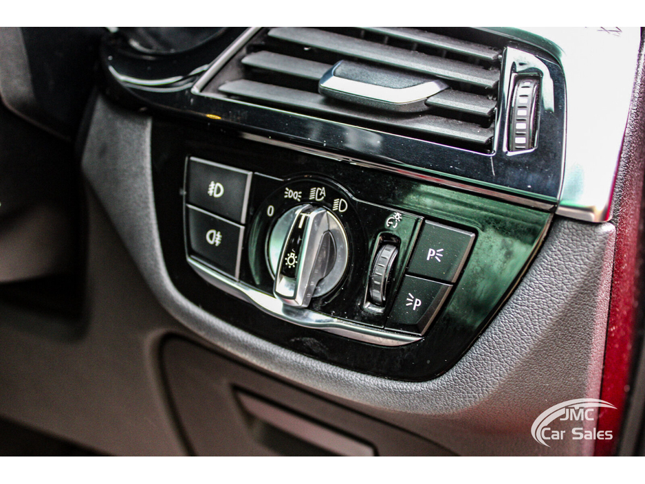 2018 BMW 5 Series - image 12