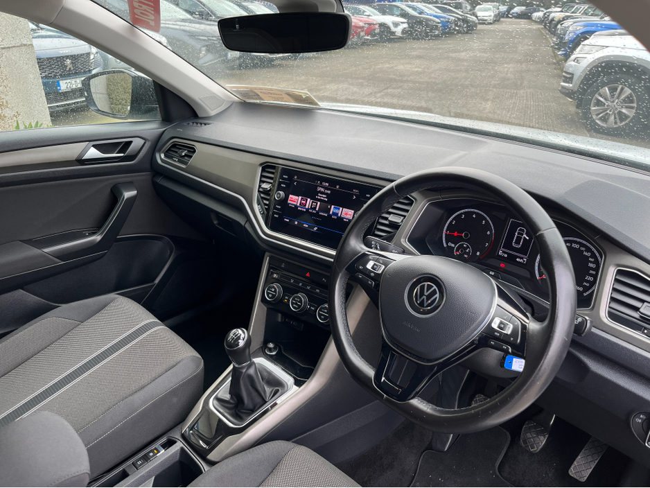 2021 Volkswagen T-Roc - image 14
