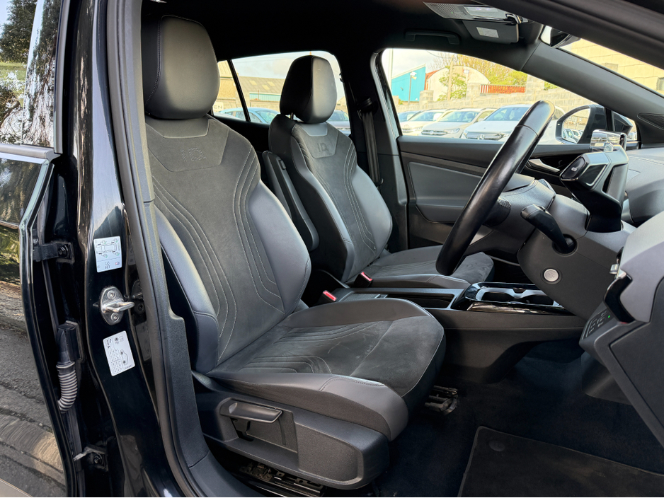 2023 Volkswagen ID.4 - image 13