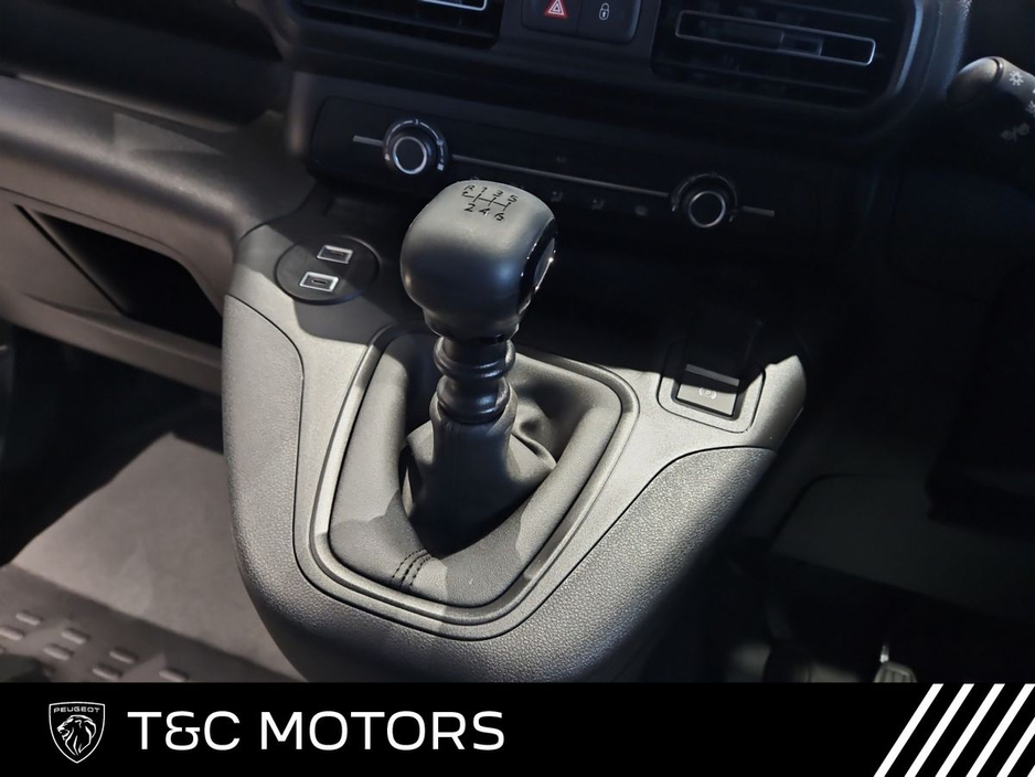 2026 Peugeot Partner - image 9