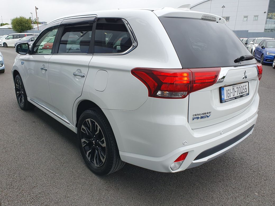 2016 Mitsubishi Outlander - image 6