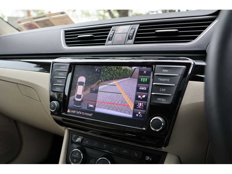 2016 Skoda Superb - image 21