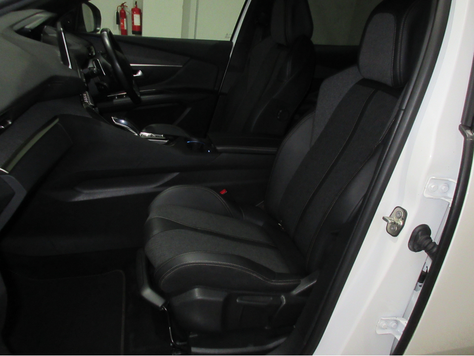 2019 Peugeot 3008 - image 11