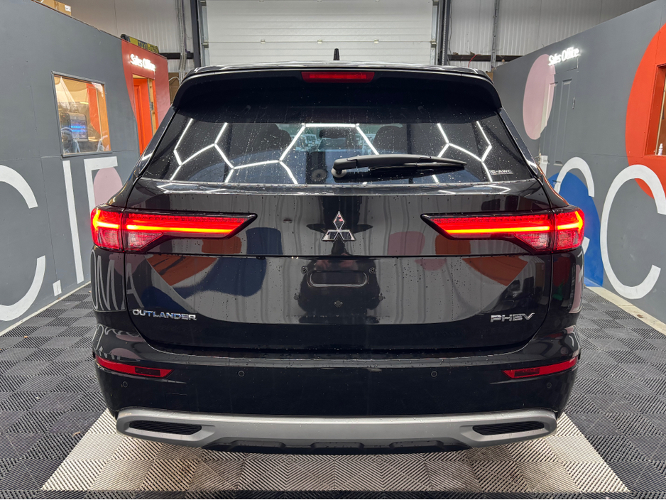 2024 Mitsubishi Outlander - image 3