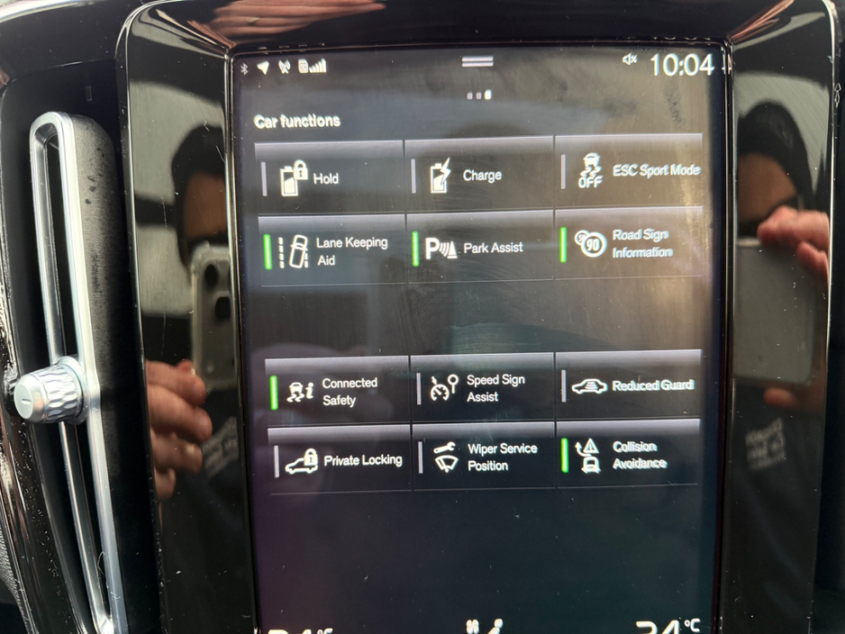 2022 Volvo XC40 - image 22