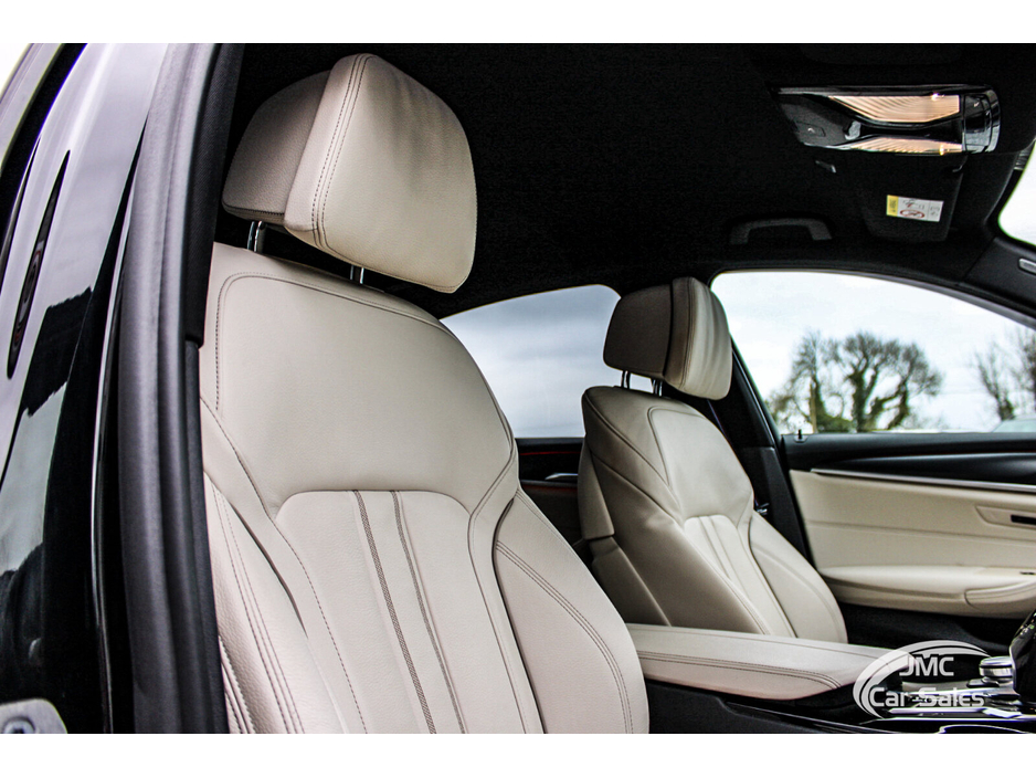 2021 BMW 5 Series - image 13