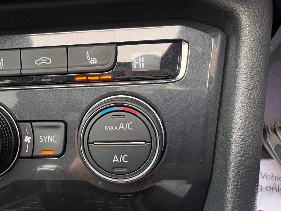 2018 Volkswagen Tiguan - image 35