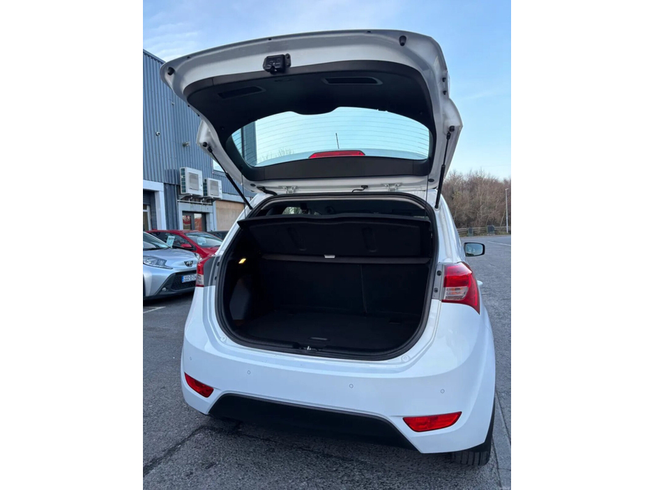 2020 Hyundai ix20 - image 11