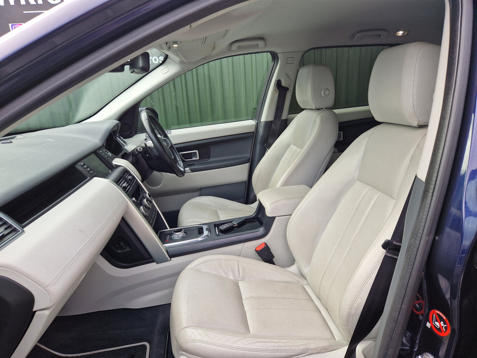 2016 Land Rover Discovery Sport - image 14