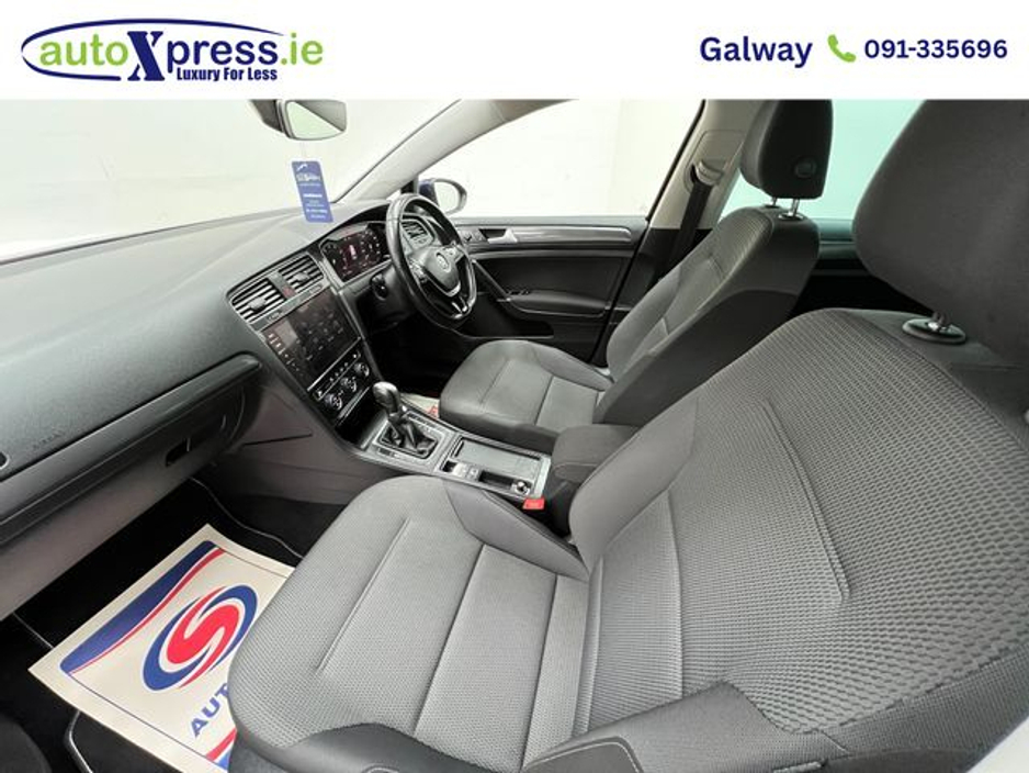 2019 Volkswagen Golf - image 2