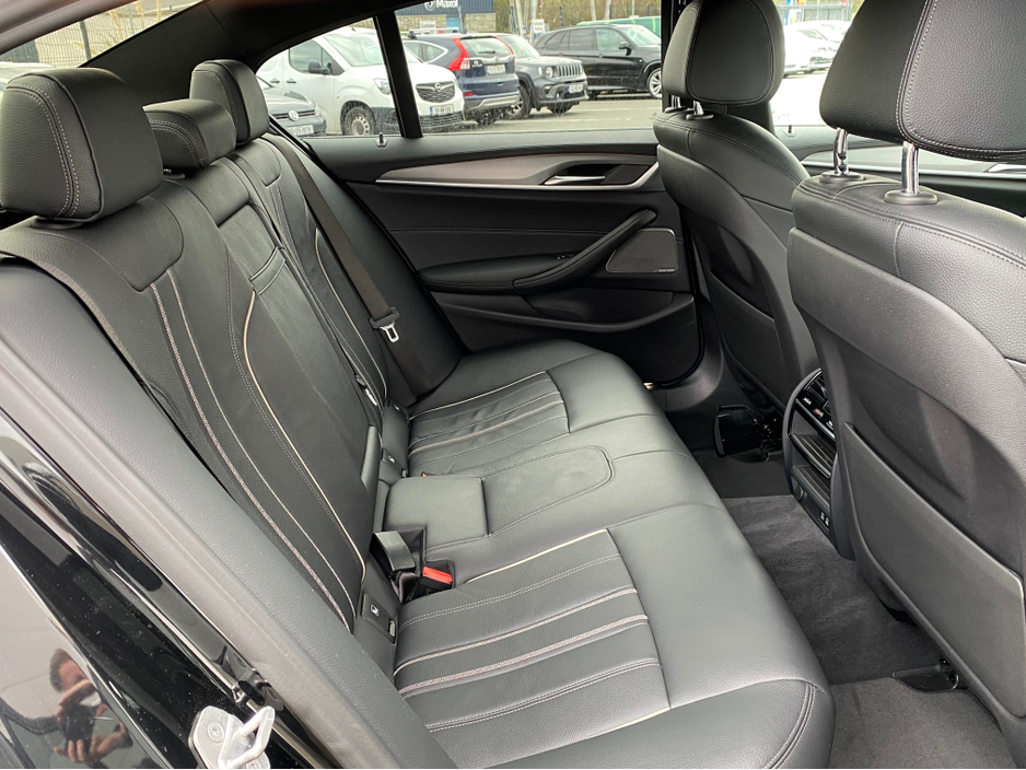 2020 BMW 5 Series - image 6