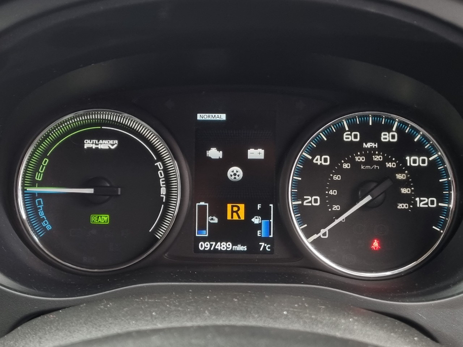 2016 Mitsubishi Outlander - image 19