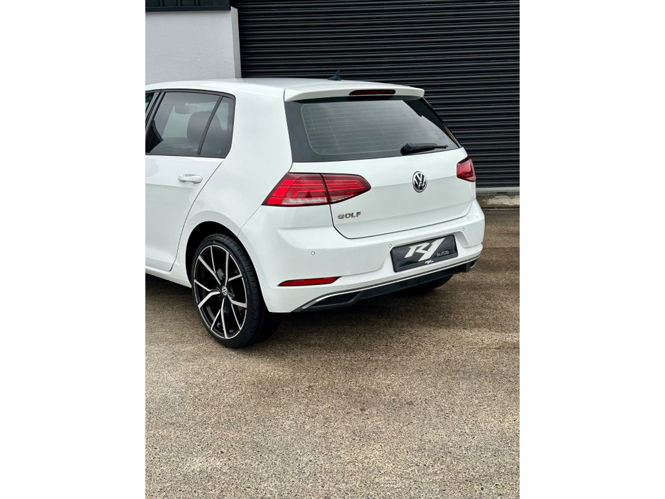 2018 Volkswagen Golf - image 13