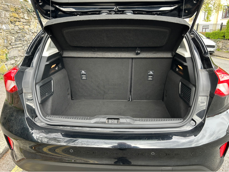 2019 Ford Focus - image 6