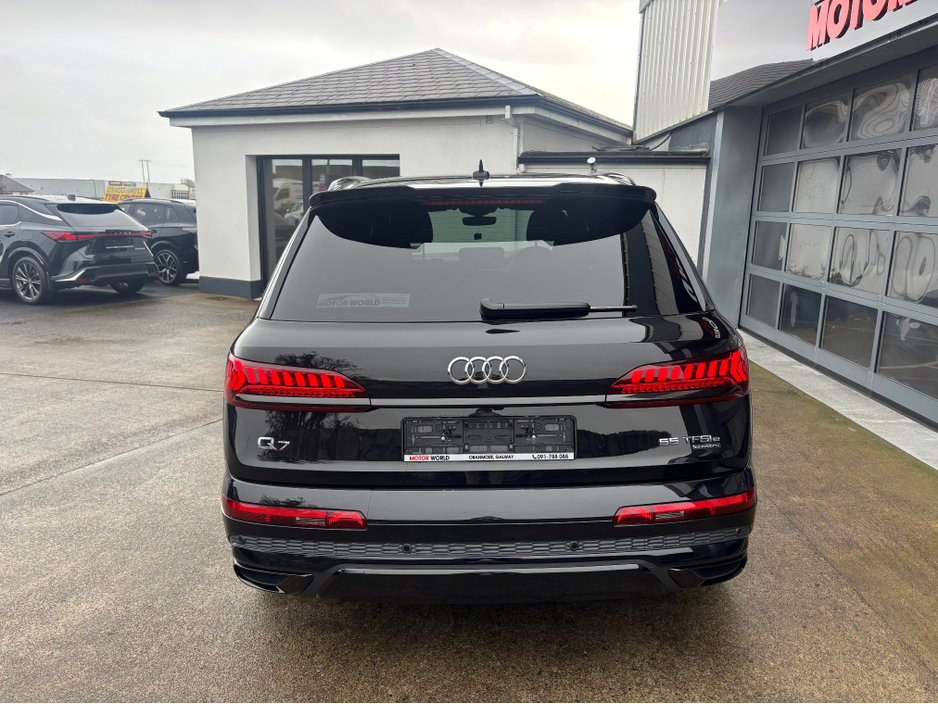 2023 Audi Q7 - image 3