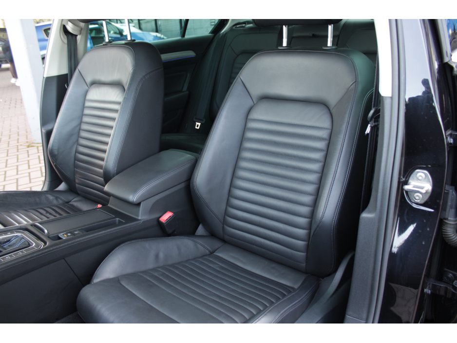 2016 Volkswagen Passat - image 23