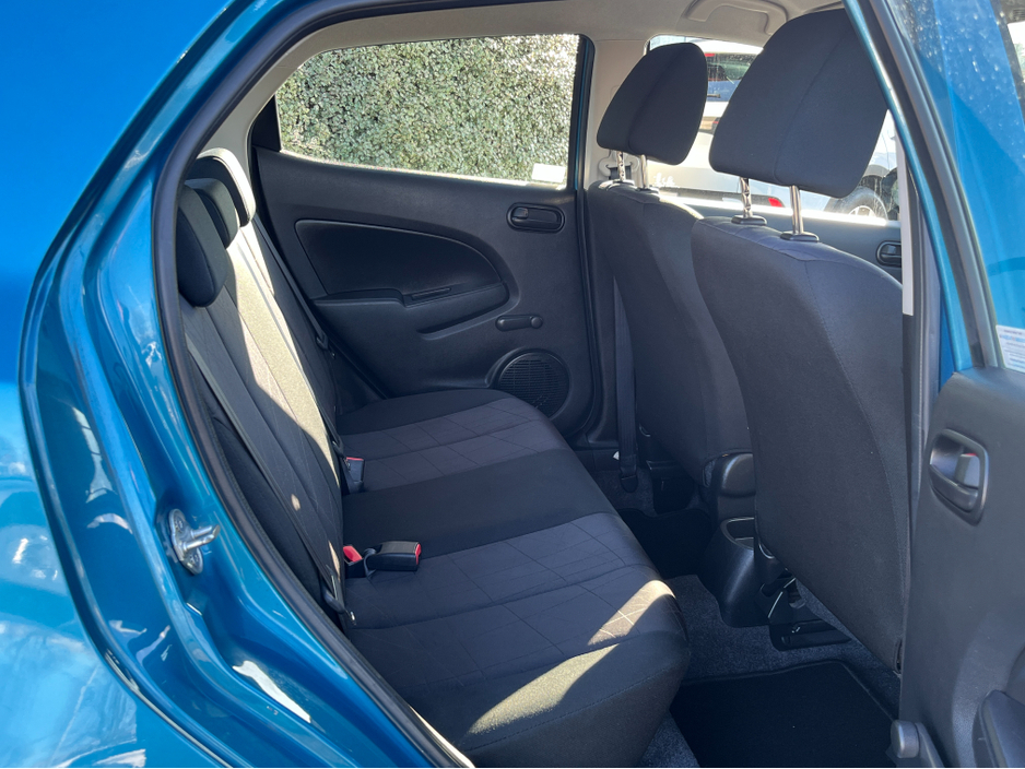 2014 Mazda Mazda2 - image 9