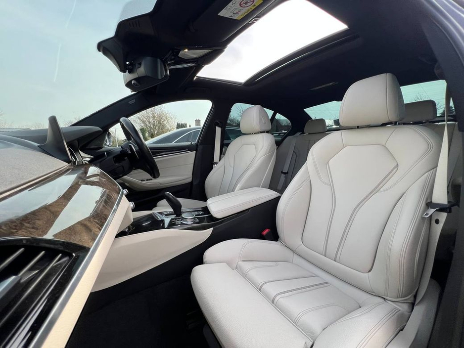 2017 BMW 5 Series - image 2