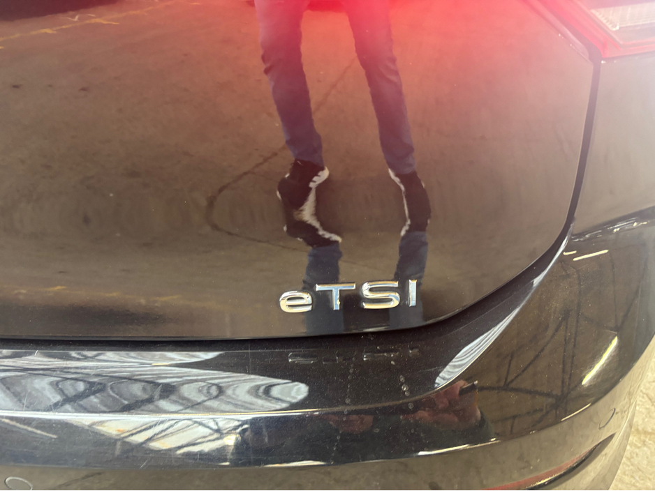 2023 Volkswagen Golf - image 14