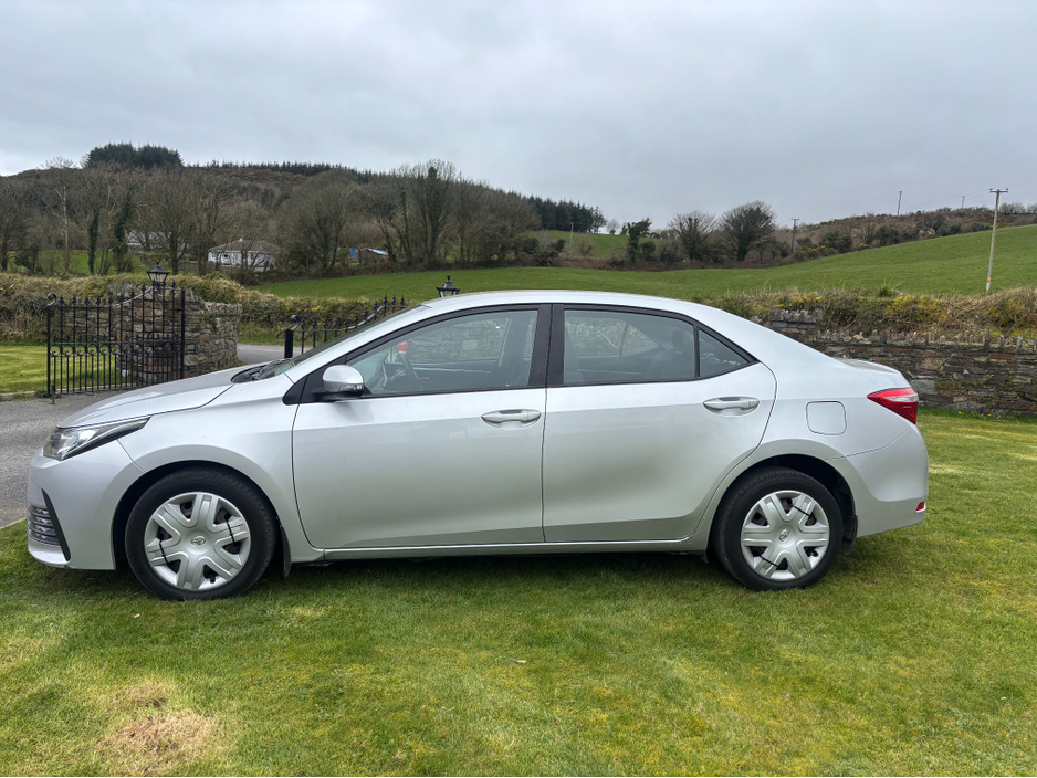 2018 Toyota Corolla - image 5