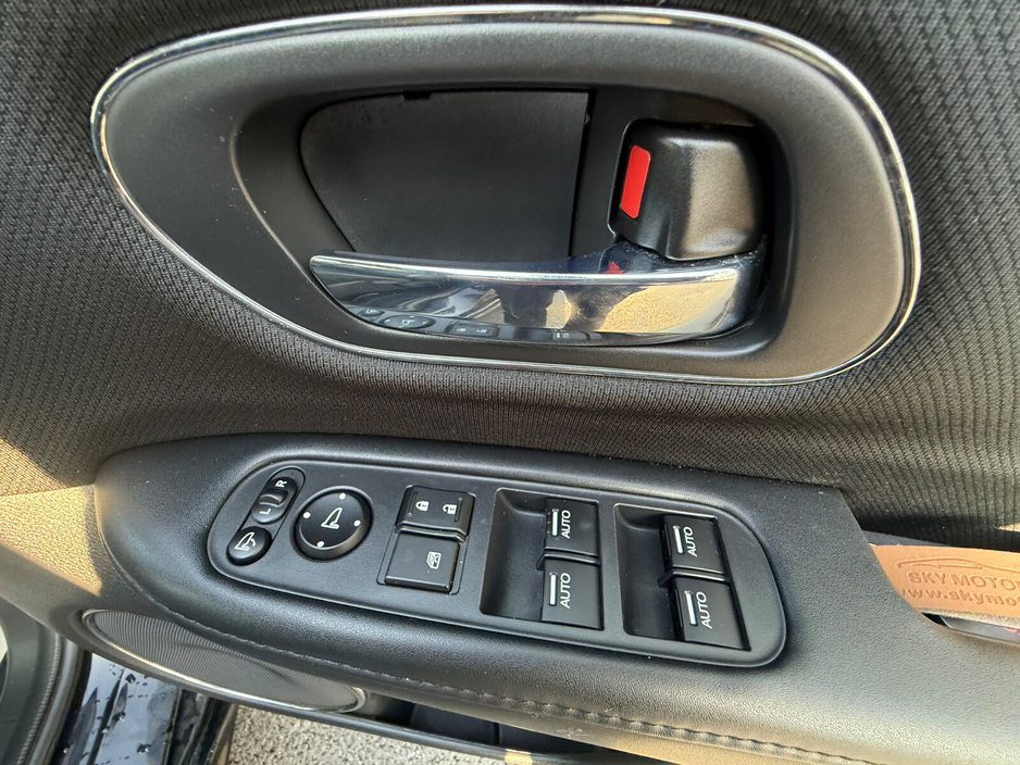 2016 Honda Vezel - image 21