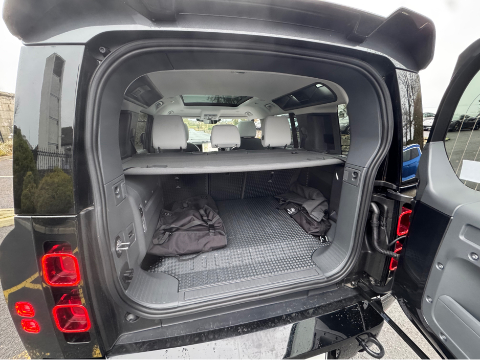 2025 Land Rover Defender P300e X-DYNAMIC SE URBAN SPEC PHEV AUTO €109,950