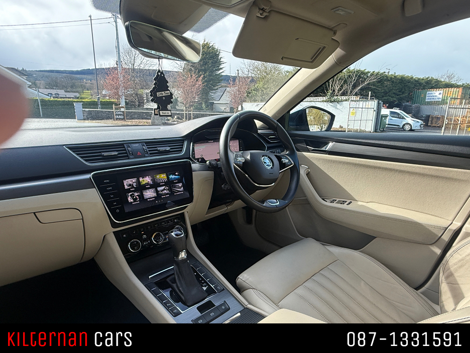 2022 Skoda Superb - image 10