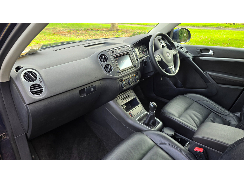 2016 Volkswagen Tiguan - image 11