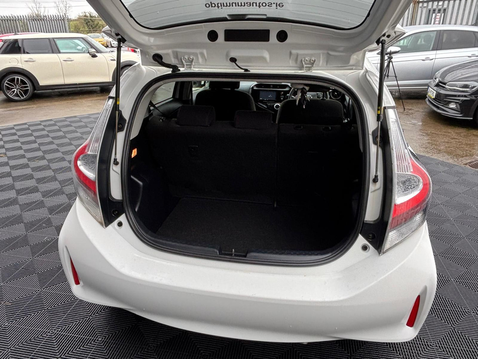 2017 Toyota Aqua - image 7