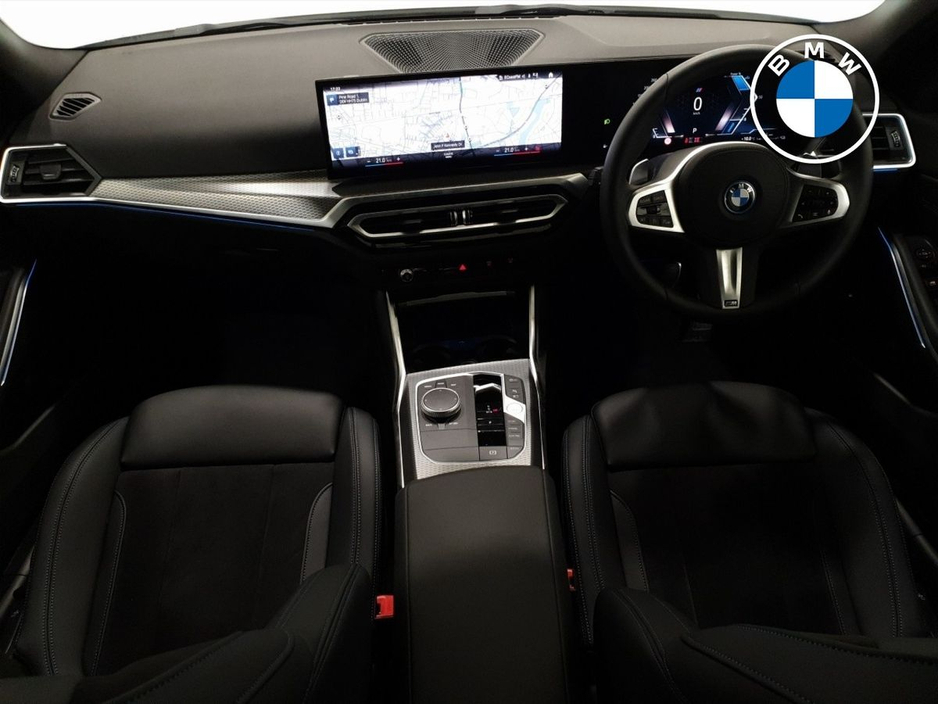 2023 BMW 3 Series - image 4