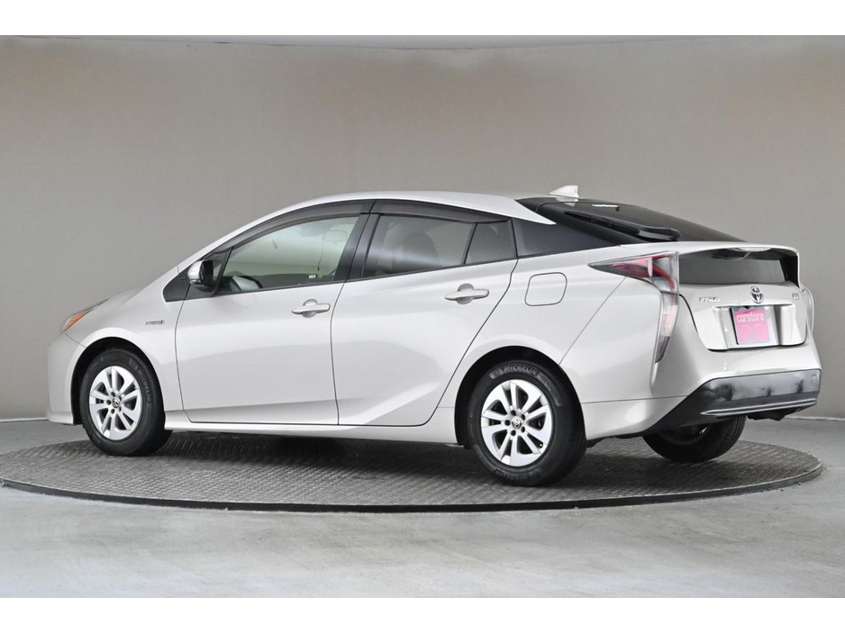 2017 Toyota Prius - image 5