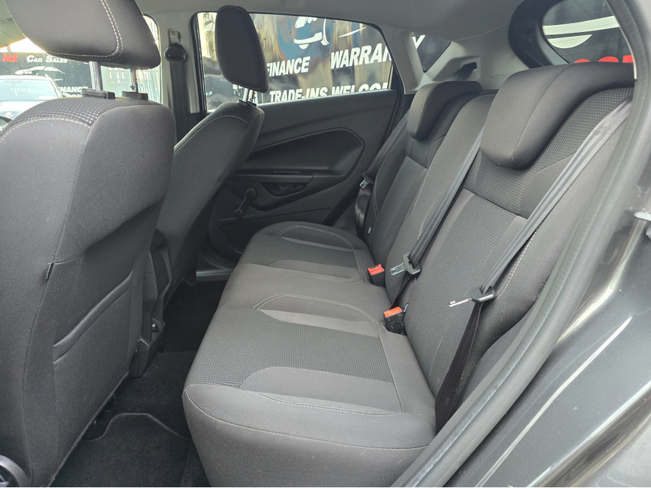 2016 Ford Fiesta - image 18