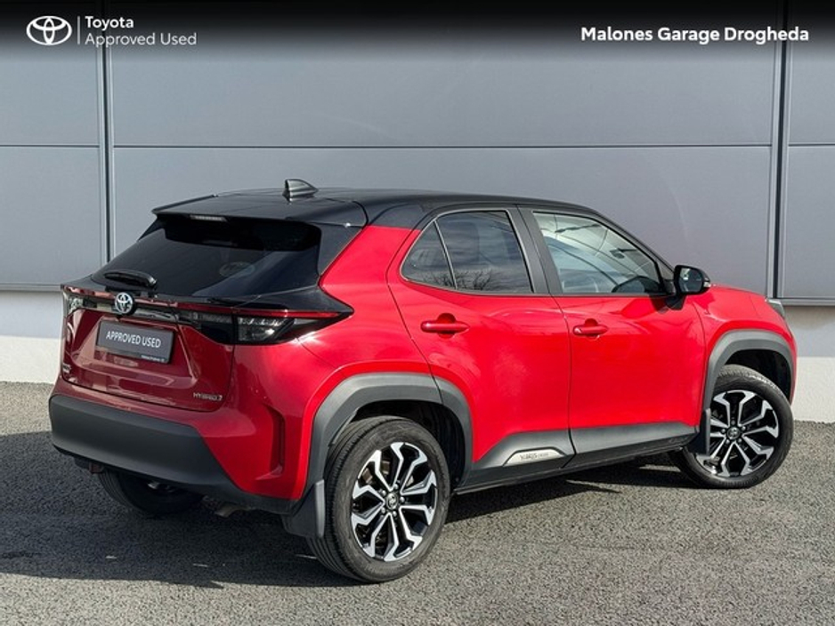 2024 Toyota Yaris Cross - image 2