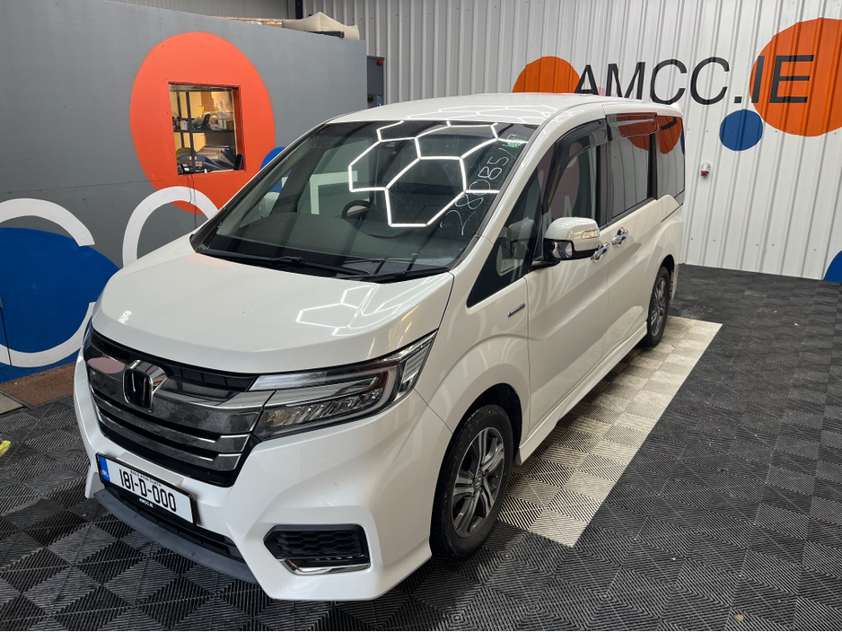 2019 Honda Stepwagon - image 5