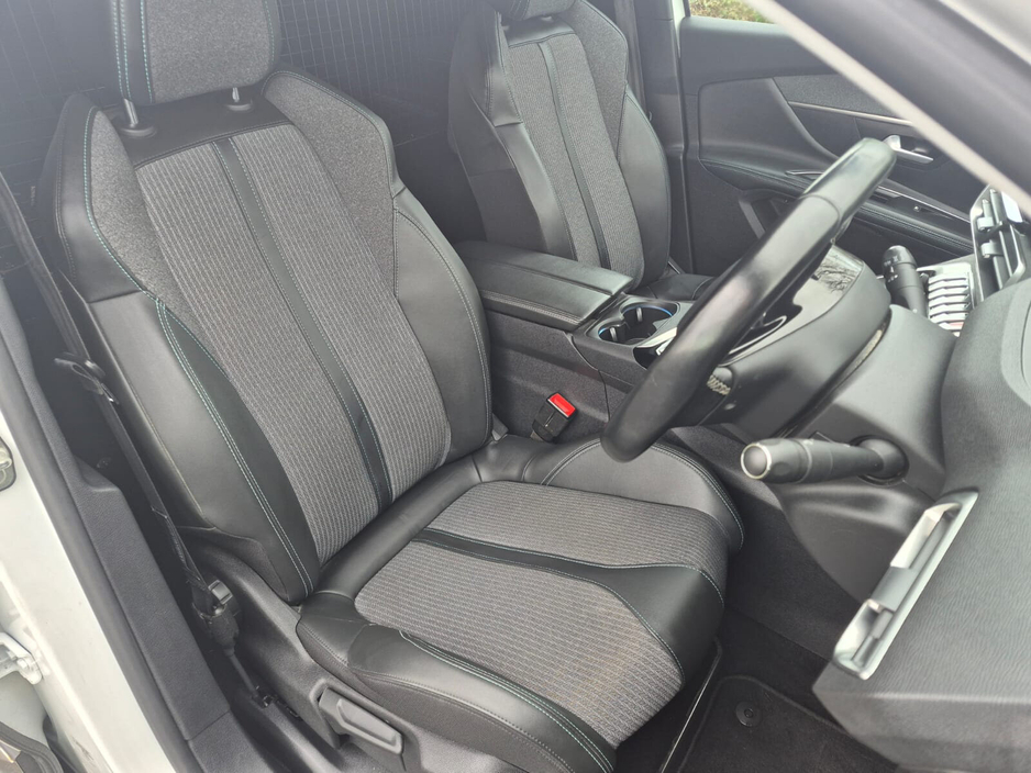 2021 Peugeot 5008 - image 10