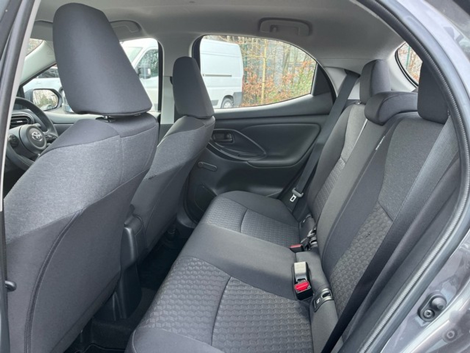 2023 Toyota Yaris YARIS LUNA HYBRID €23,950