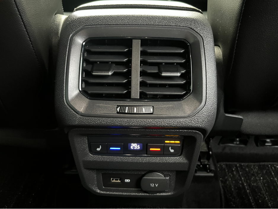 2020 Volkswagen Tiguan R-LINE 4MOTION AUTOMATIC 2.0 DIESEL //MASSIVE SPEC//DYNAUDIO SOUND SYSTEM//FULL LEATHER HEATED SEATS//360 PARKING CAMERAS//HEAD UP DISPLAY// €35,950