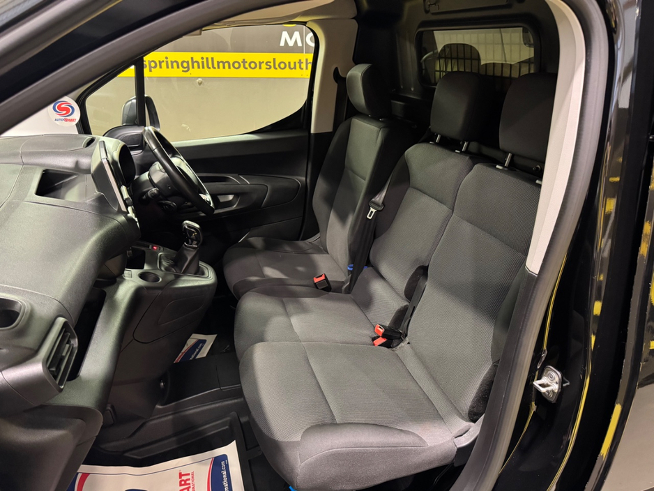 2021 Citroen Berlingo - image 9