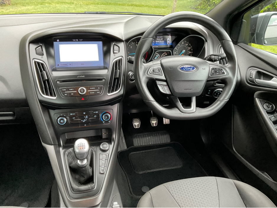 2017 Ford Focus - image 15