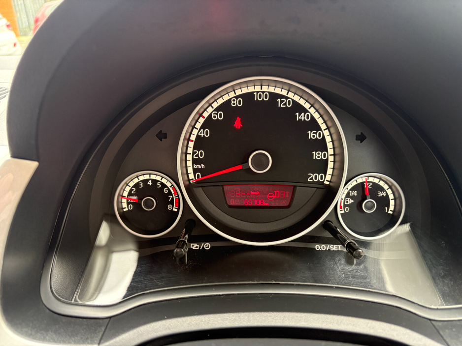 2015 Volkswagen up! - image 12