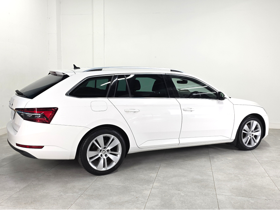 2020 Skoda Superb - image 6