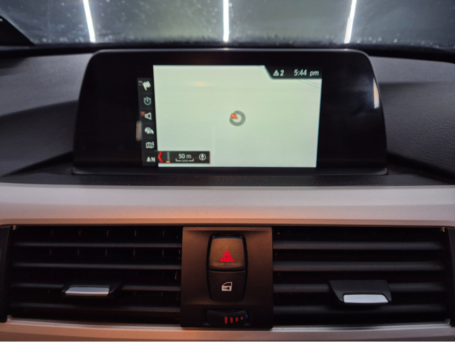 2018 BMW 3 Series - image 13