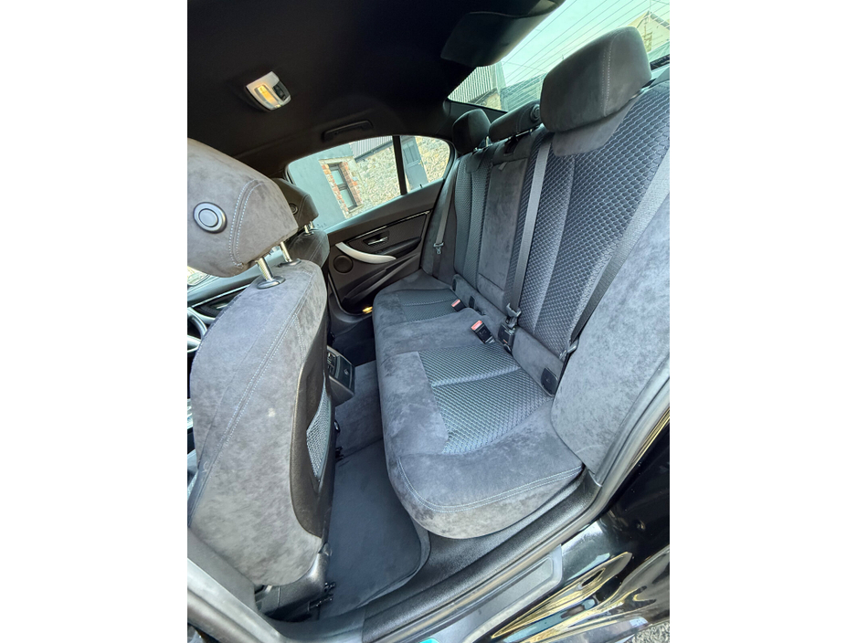 2016 BMW 3 Series - image 13