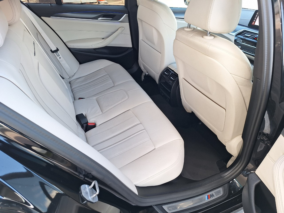 2023 BMW 5 Series - image 13