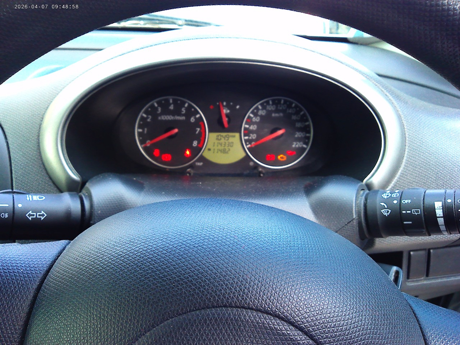 2008 Nissan Micra - image 10