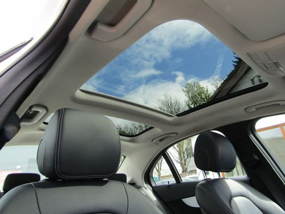 2016 Mercedes-Benz C Class - image 37