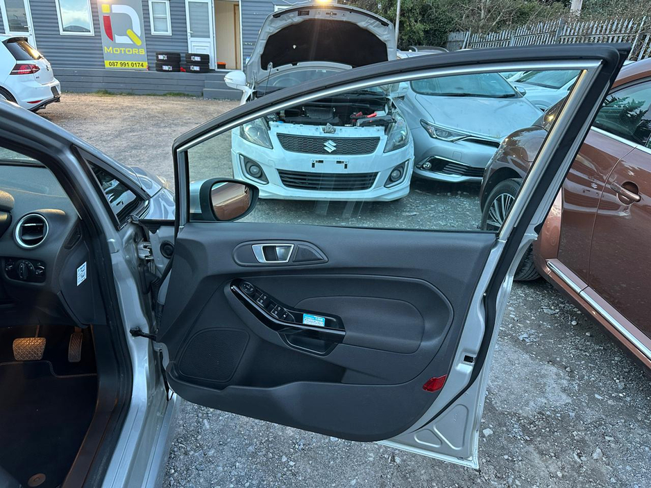 2016 Ford Fiesta - image 11