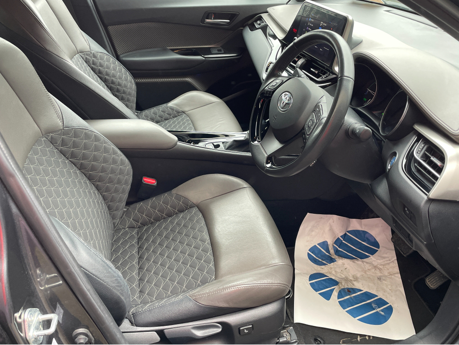 2023 Toyota C-HR - image 9